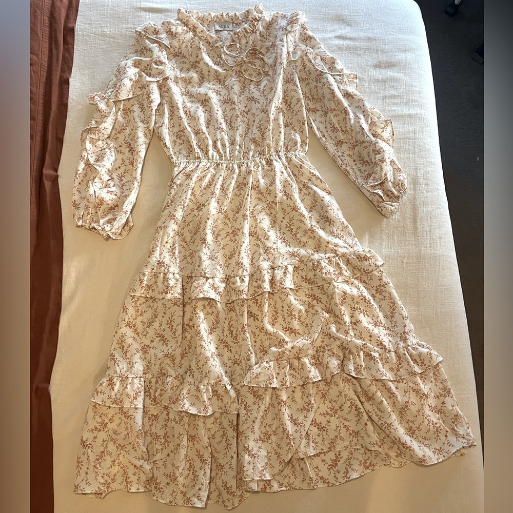 NEVER WORN. Cream and tan floral maxi dress in size large.